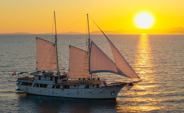 Mendula yacht charter Custom Motor/Sailer Yacht