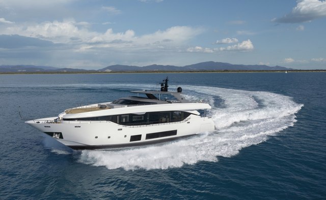 Happy Island Yacht Charter in Antiparos