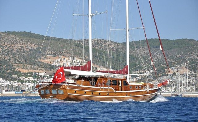 Palmyra Yacht Charter in Ionian Islands