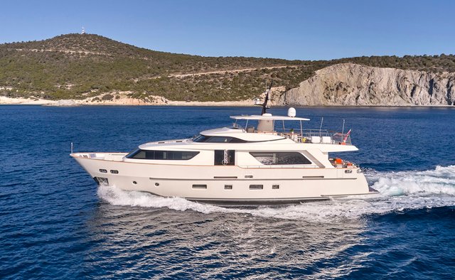 Flor yacht charter Sanlorenzo Motor Yacht