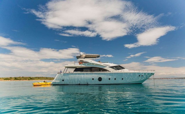 Ulisse Yacht Charter in Cyclades Islands
