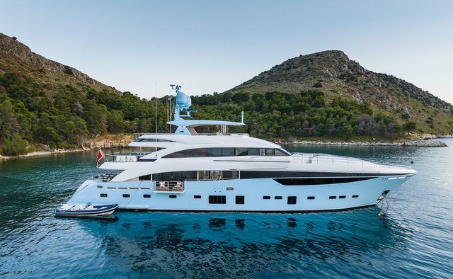 Le Verseau yacht charter Princess Motor Yacht
                        