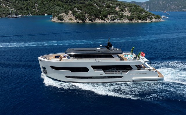 Lady Luna Yacht Charter in Antiparos