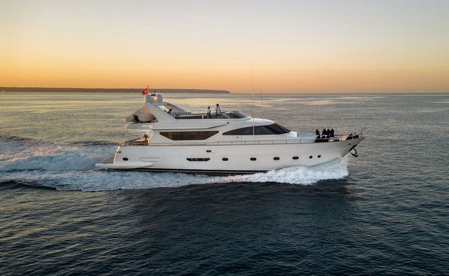 Essoess Yacht Charter in Cannes
