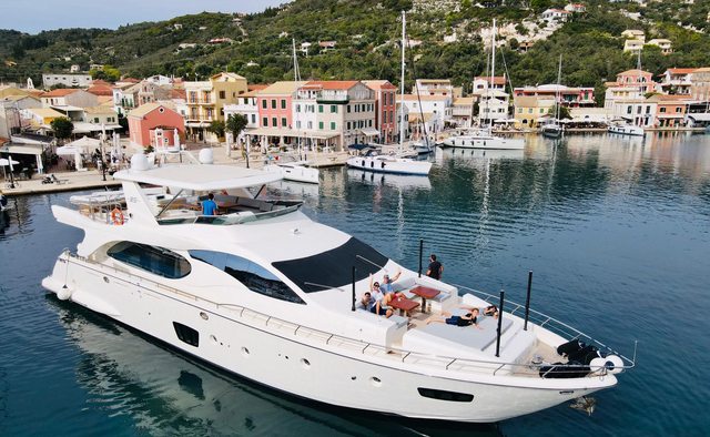 La Fenice yacht charter Azimut Motor Yacht
                        