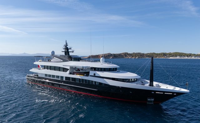 Alfa G Yacht Charter in Antiparos