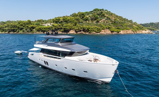 Fitline Yacht Charter in Calvi