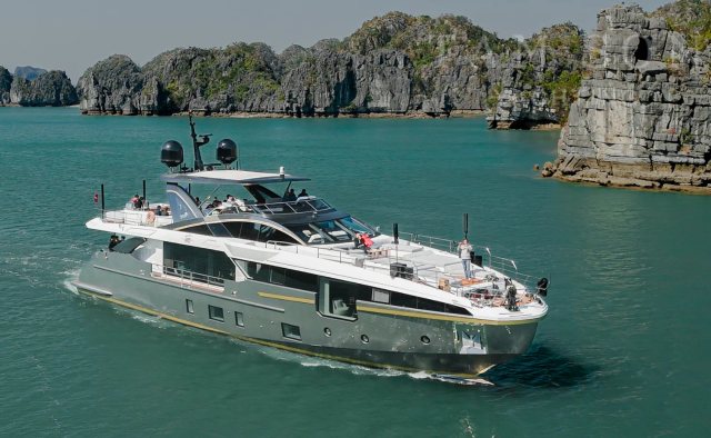 Dong Hai yacht charter Azimut Motor Yacht
                        