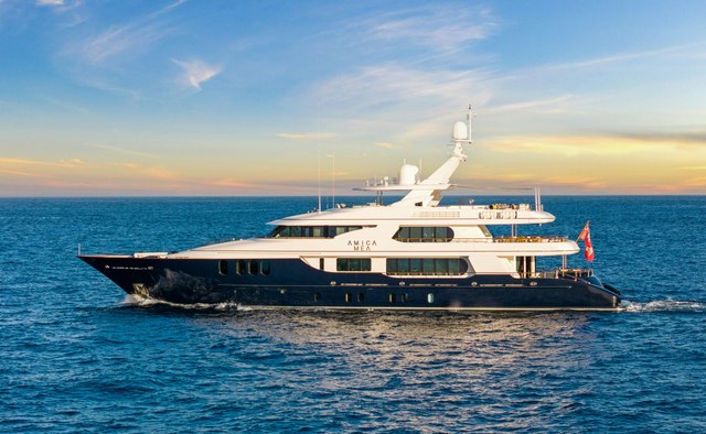 Amica Mea yacht charter Hakvoort Motor Yacht
                        