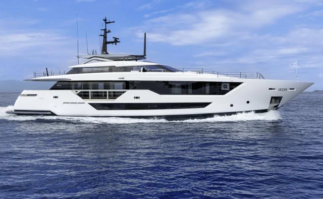 Quant yacht charter Custom Line Motor Yacht