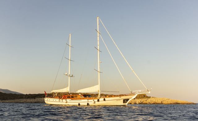 Babylon Yacht Charter in Ekincik