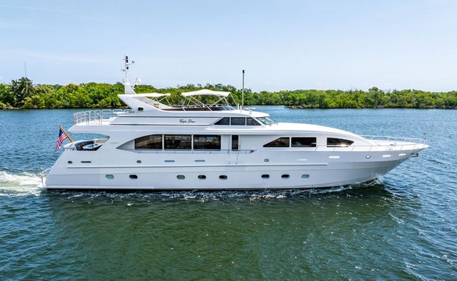 Carpe Diem yacht charter Intermarine - USA Motor Yacht