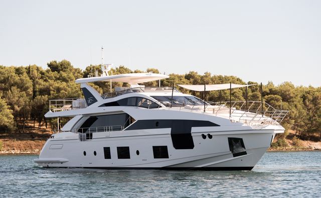 Chillin' yacht charter Azimut Motor Yacht