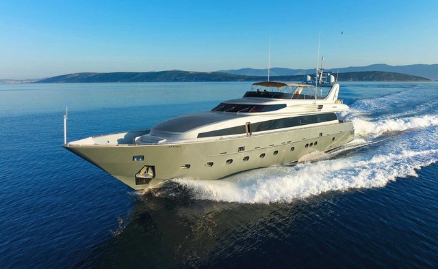 Anavi Yacht Charter in Calvi
