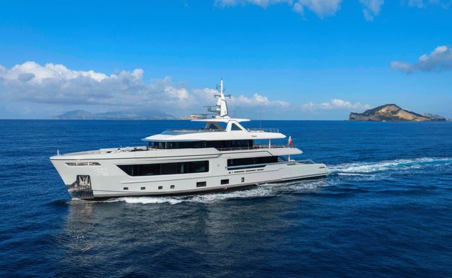 Babbo Yacht Charter in Calvi