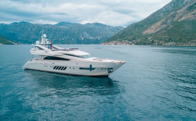 Lady Mura yacht charter Dominator Motor Yacht