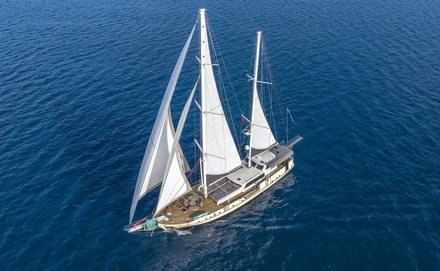 Lucky You Yacht Charter in Antiparos