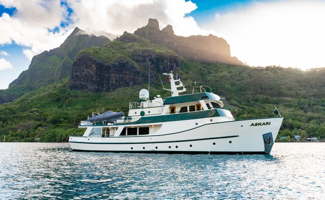 Askari yacht charter Sermons Motor Yacht
                        