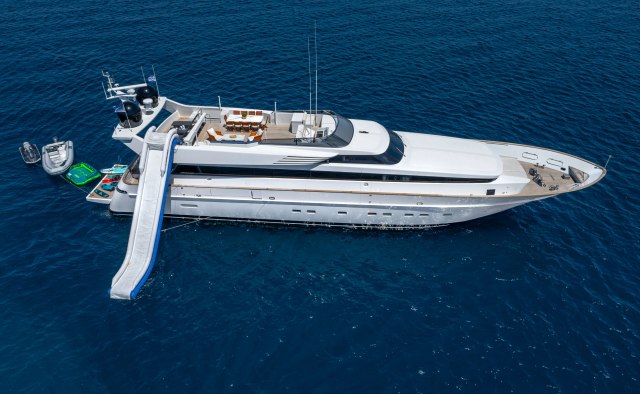 Energy Yacht Charter in Santorini