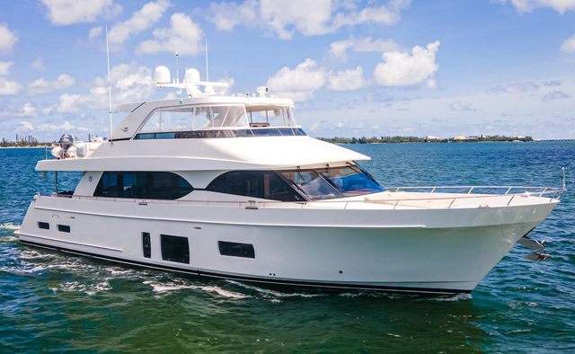 Live Mas Yacht Charter in Florida