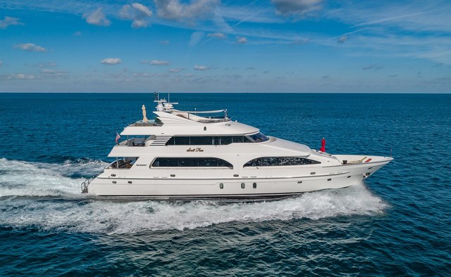 Scott Free yacht charter President Motor Yacht
                        