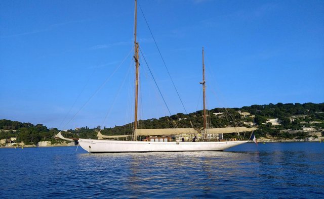 Black Swan yacht charter Camper & Nicholsons Sail Yacht
                        