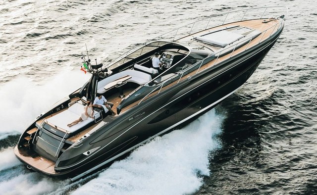 Largo yacht charter Riva Motor Yacht
                        