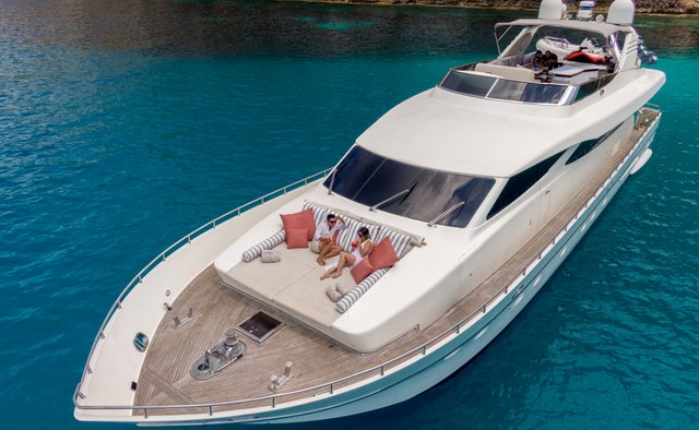 Daypa yacht charter Canados Motor Yacht
                        