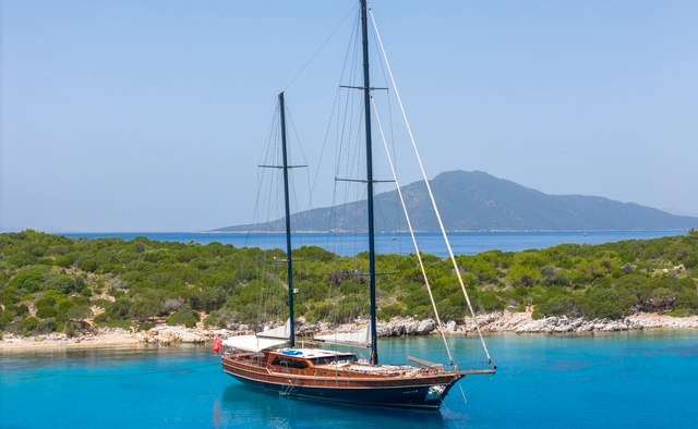 Performance Fee Yacht Charter in Greece