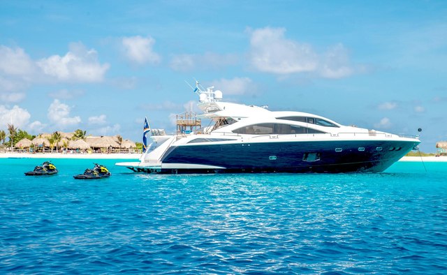 Lilly Yacht Charter in Mustique