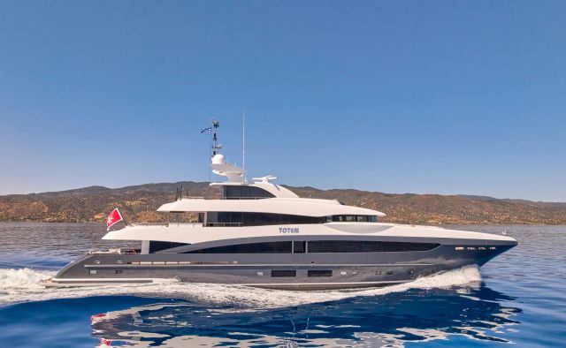 Totem yacht charter Heesen Motor Yacht
                        