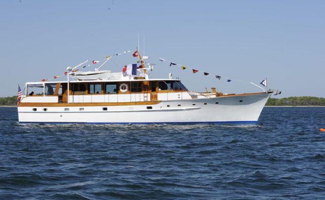 America yacht charter Custom Motor Yacht
                        