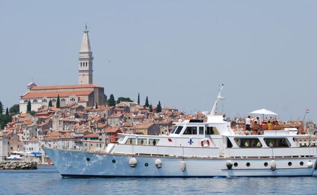 Cadabra yacht charter Dagless Motor Yacht
                        