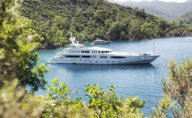 Queen Mare Yacht Charter in Italy