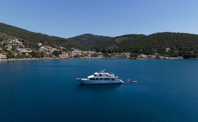 Elena yacht charter Perama Motor Yacht
                        
