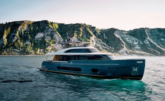 Blue Eyes yacht charter Azimut Motor Yacht