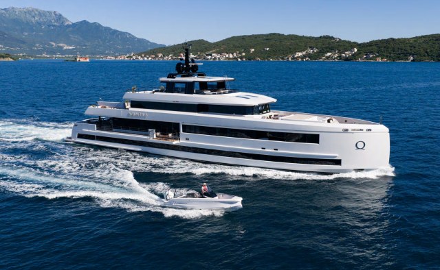 Aquarius Yacht Charter in Mykonos