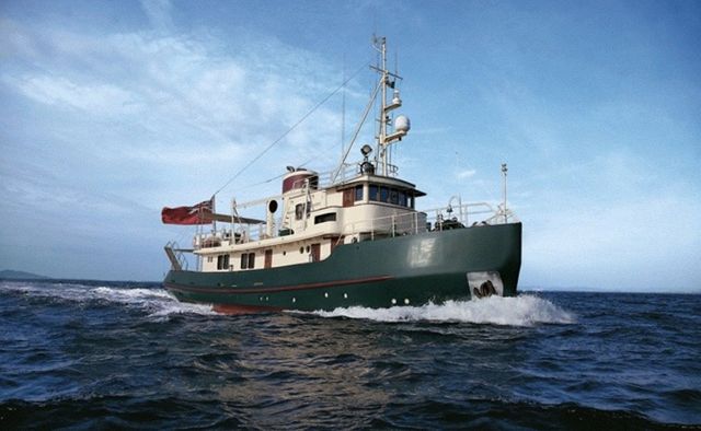 DP Monitor Yacht Charter in West Coast Italy
