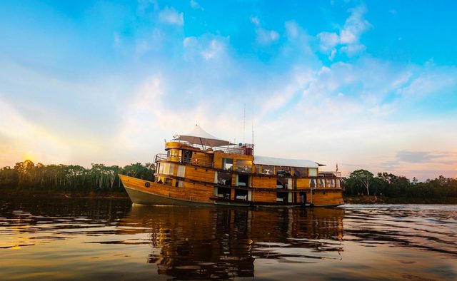 Crucero Amazonas yacht charter Custom Motor Yacht