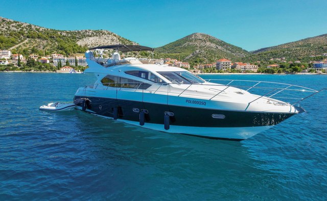2 Drunk yacht charter Sunseeker Motor Yacht