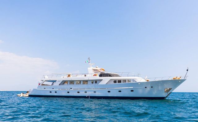 Gitanes Yacht Charter in France