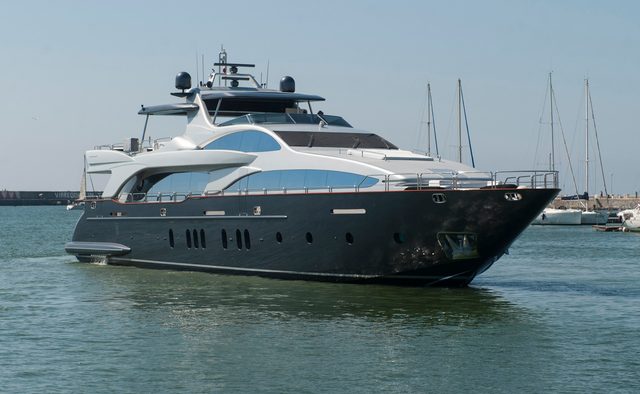 Tail Lights yacht charter Azimut Motor Yacht
                        