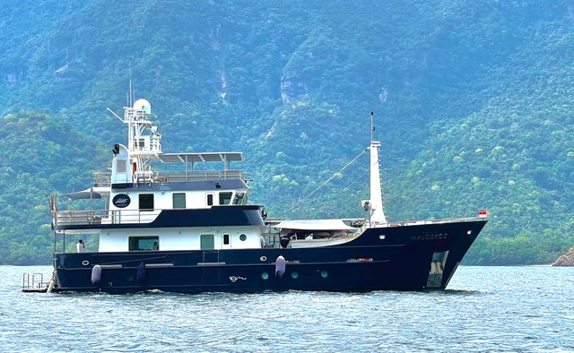 Grand Maloekoe Yacht Charter in South East Asia