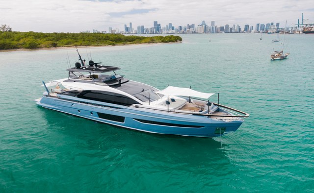 Latitude yacht charter Azimut Motor Yacht