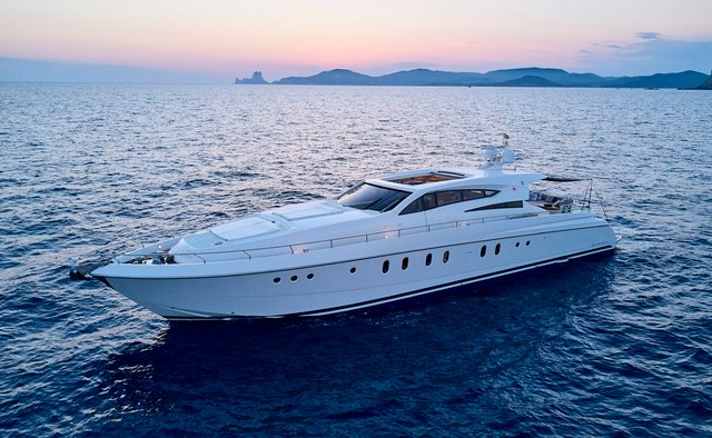 Oceans 5 yacht charter Dalla Pietà Motor Yacht
                        