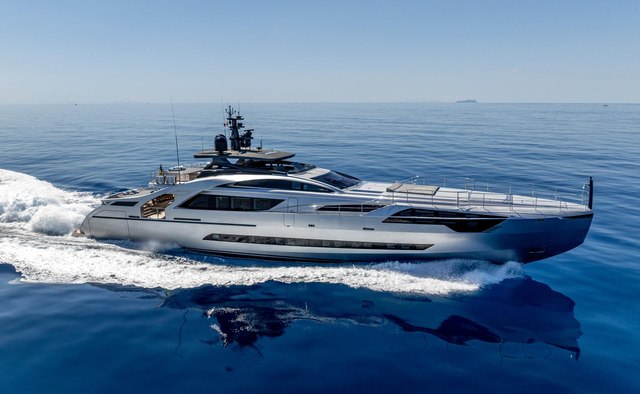 Cabo Yacht Charter in St Tropez