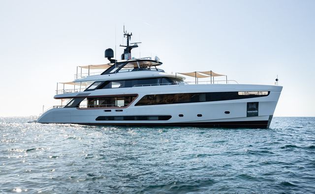 EH2 yacht charter Benetti Motor Yacht
                        