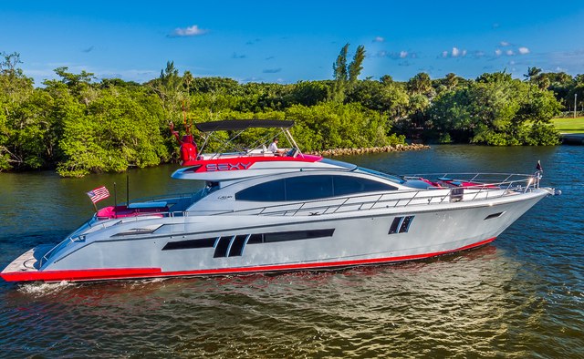 Sexy yacht charter Lazzara Motor Yacht
                        