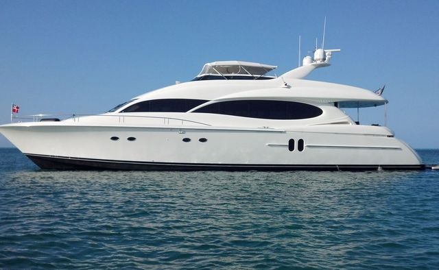 Always Barefoot yacht charter Lazzara Motor Yacht
                        