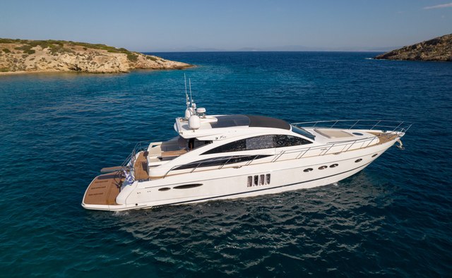 Mojo Yacht Charter in Santorini